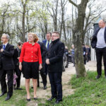 14.4.2016 Kielce. Unijny komisarz ds Polityki Regionalnej Corina Cretu odwiedziła także Ojców Pallotynów na Karczówce. Wizytę rozpoczęto od obejrzenia panoramy miasta. / Wojciech Habdas / Radio Kielce