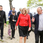 14.4.2016 Kielce. Unijny komisarz ds Polityki Regionalnej Corina Cretu odwiedziła także Ojców Pallotynów na Karczówce. / Wojciech Habdas / Radio Kielce