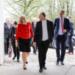 14.4.2016 Kielce. Unijny komisarz ds Polityki Regionalnej Corina Cretu odwiedziła także Ojców Pallotynów na Karczówce. / Wojciech Habdas / Radio Kielce