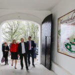 14.4.2016 Kielce. Unijny komisarz ds Polityki Regionalnej Corina Cretu odwiedziła także Ojców Pallotynów na Karczówce. / Wojciech Habdas / Radio Kielce