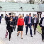 14.4.2016 Kielce. Unijny komisarz ds Polityki Regionalnej Corina Cretu odwiedziła także Ojców Pallotynów na Karczówce. / Wojciech Habdas / Radio Kielce