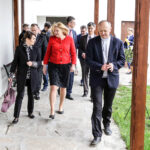 14.4.2016 Kielce. Unijny komisarz ds Polityki Regionalnej Corina Cretu odwiedziła także Ojców Pallotynów na Karczówce. / Wojciech Habdas / Radio Kielce