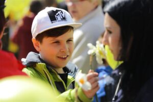 21.04.2016 „Marszem żonkili” rozpoczęła się w województwie świętokrzyskim społeczna kampania „Pola Nadziei”. / Wojciech Habdas / Radio Kielce