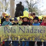 21.04.2016 „Marszem żonkili” rozpoczęła się w województwie świętokrzyskim społeczna kampania „Pola Nadziei”. / Wojciech Habdas / Radio Kielce