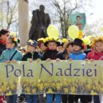 21.04.2016 „Marszem żonkili” rozpoczęła się w województwie świętokrzyskim społeczna kampania „Pola Nadziei”. / Wojciech Habdas / Radio Kielce