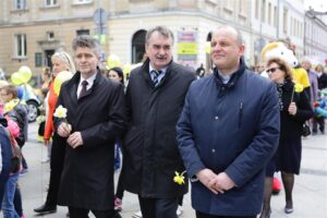 21.04.2016 „Marszem żonkili” rozpoczęła się w województwie świętokrzyskim społeczna kampania „Pola Nadziei”. / Wojciech Habdas / Radio Kielce