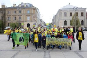 21.04.2016 „Marszem żonkili” rozpoczęła się w województwie świętokrzyskim społeczna kampania „Pola Nadziei”. / Wojciech Habdas / Radio Kielce