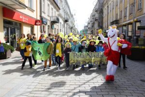 21.04.2016 „Marszem żonkili” rozpoczęła się w województwie świętokrzyskim społeczna kampania „Pola Nadziei”. / Wojciech Habdas / Radio Kielce