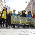 21.04.2016 „Marszem żonkili” rozpoczęła się w województwie świętokrzyskim społeczna kampania „Pola Nadziei”. / Wojciech Habdas / Radio Kielce