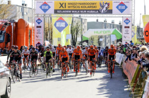 21.4.2016 Skarżysko-Kamienna. Wyścig Szlakiem Walk Majora “Hubala” / Wojciech Habdas / Radio Kielce