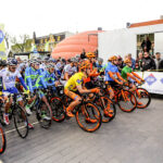 22.4.2016 Tomaszów Mazowiecki. Start wyścigu / Wojciech Habdas / Radio Kielce