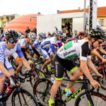 22.4.2016 Tomaszów Mazowiecki. Start wyścigu / Wojciech Habdas / Radio Kielce