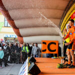 22.4.2016 Tomaszów Mazowiecki. Eryk Latoń z ekipy CCC Sprandi Polkowice został nowym liderem XI Międzynarodowego Wyścigu Kolarskiego "Szlakiem walk majora Hubala". Dekoracja zwycięzców. / Wojciech Habdas / Radio Kielce