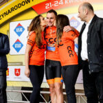 22.4.2016 Tomaszów Mazowiecki. Eryk Latoń z ekipy CCC Sprandi Polkowice został nowym liderem XI Międzynarodowego Wyścigu Kolarskiego "Szlakiem walk majora Hubala". Dekoracja zwycięzców. / Wojciech Habdas / Radio Kielce