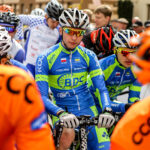 24.4.2016 Końskie. Wyścig Szlakiem Walk Majora Hubala - dzień czwarty. Chwila przed startem. / Wojciech Habdas / Radio Kielce