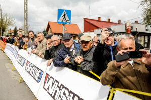 24.4.2016 Końskie. Wyścig Szlakiem Walk Majora Hubala - dzień czwarty. Chwila przed startem. / Wojciech Habdas / Radio Kielce