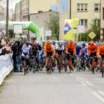 24.4.2016 Końskie. Wyścig Szlakiem Walk Majora Hubala - dzień czwarty. Start wyścigu. / Wojciech Habdas / Radio Kielce