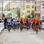 24.4.2016 Końskie. Wyścig Szlakiem Walk Majora Hubala - dzień czwarty. Start wyścigu. / Wojciech Habdas / Radio Kielce