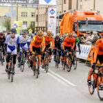 24.4.2016 Końskie. Wyścig Szlakiem Walk Majora Hubala - dzień czwarty. Start wyścigu. / Wojciech Habdas / Radio Kielce