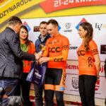 24.4.2016 Wincentów. Wyścig Szlakiem Walk Majora Hubala - dzień czwarty. Dekoracja zwycięzców. / Wojciech Habdas / Radio Kielce