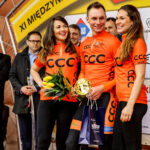 24.4.2016 Wincentów. Wyścig Szlakiem Walk Majora Hubala - dzień czwarty. Dekoracja zwycięzców. / Wojciech Habdas / Radio Kielce