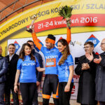 24.4.2016 Wincentów. Wyścig Szlakiem Walk Majora Hubala - dzień czwarty. Dekoracja zwycięzców. / Wojciech Habdas / Radio Kielce