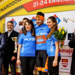 24.4.2016 Wincentów. Wyścig Szlakiem Walk Majora Hubala - dzień czwarty. Dekoracja zwycięzców. / Wojciech Habdas / Radio Kielce