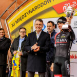 24.4.2016 Wincentów. Wyścig Szlakiem Walk Majora Hubala - dzień czwarty. Dekoracja zwycięzców. / Wojciech Habdas / Radio Kielce