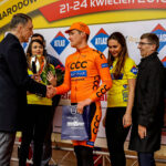 24.4.2016 Wincentów. Wyścig Szlakiem Walk Majora Hubala - dzień czwarty. Dekoracja zwycięzców. / Wojciech Habdas / Radio Kielce