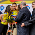 24.4.2016 Wincentów. Wyścig Szlakiem Walk Majora Hubala - dzień czwarty. Dekoracja zwycięzców. / Wojciech Habdas / Radio Kielce
