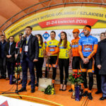 24.4.2016 Wincentów. Wyścig Szlakiem Walk Majora Hubala - dzień czwarty. Dekoracja zwycięzców. / Wojciech Habdas / Radio Kielce