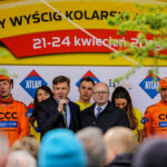24.4.2016 Wincentów. Wyścig Szlakiem Walk Majora Hubala - dzień czwarty. Dekoracja zwycięzców. / Wojciech Habdas / Radio Kielce