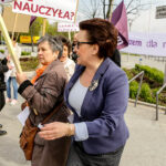 25.4.2016 Kielce. Minister Edukacji Narodowej Anna Zalewska wzięła udział w debacie poświęconej przyszłości edukacji. Zaraz po przyjeździe spotkała się z protestującymi przedstawicielami Partii Razem / Wojciech Habdas / Radio Kielce