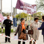 25.4.2016 Kielce. Minister Edukacji Narodowej Anna Zalewska wzięła udział w debacie poświęconej przyszłości edukacji. Zaraz po przyjeździe spotkała się z protestującymi przedstawicielami Partii Razem / Wojciech Habdas / Radio Kielce