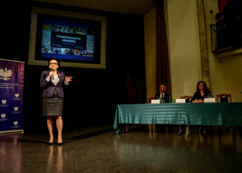 25.4.2016 Kielce. Minister Edukacji Narodowej Anna Zalewska wzięła udział w debacie poświęconej przyszłości edukacji. / Wojciech Habdas / Radio Kielce