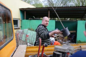 26.04.2016. Nasadzenia na osiedlu Na Stoku w Kielcach / Wojciech Habdas / Radio Kielce