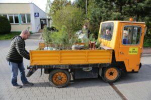 26.04.2016. Nasadzenia na osiedlu Na Stoku w Kielcach / Wojciech Habdas / Radio Kielce