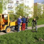 26.04.2016. Nasadzenia na osiedlu Na Stoku w Kielcach / Wojciech Habdas / Radio Kielce