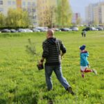 26.04.2016. Nasadzenia na osiedlu Na Stoku w Kielcach / Wojciech Habdas / Radio Kielce