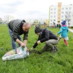 26.04.2016. Nasadzenia na osiedlu Na Stoku w Kielcach / Wojciech Habdas / Radio Kielce