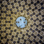 28.4.2016 Kielce. Na dworcu PKS zamontowano oświetlenie kopuły. / Wojciech Habdas / Radio Kielce