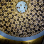 28.4.2016 Kielce. Na dworcu PKS zamontowano oświetlenie kopuły. / Wojciech Habdas / Radio Kielce