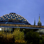 28.4.2016 Kielce. Na dworcu PKS zamontowano oświetlenie kopuły. / Wojciech Habdas / Radio Kielce