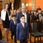 29.4.2016 Kielce. Akty nabycia obywatelstwa polskiego wręczyła wojewoda Agata Wojtyszek podczas uroczystości w Sali Lustrzanej Wojewódzkiego Domu Kultury w Kielcach. Obywatelstwo na mocy postanowienia Prezydenta RP otrzymały 42 osoby, 11 dostało zaś decyzje o uznaniu za obywatela polskiego przez wojewodę. / Wojciech Habdas / Radio Kielce