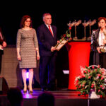 29.4.2016 Kielce. Wręczono jubileuszowe Lary Świętokrzyskie.  „Liderem Dobroczynności” została Urszula Radziszewska / Wojciech Habdas / Radio Kielce