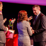 29.4.2016 Kielce. Wręczono jubileuszowe Lary Świętokrzyskie. Nagrodę w kategorii  „Gmina Miejska” przyznano Chmielnikowi. / Wojciech Habdas / Radio Kielce