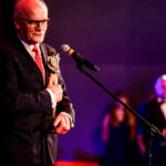 29.4.2016 Kielce. Wręczono jubileuszowe Lary Świętokrzyskie. W kategorii „Człowiek Roku” triumfował profesor Stanisław Głuszek – dziekan Wydziału Lekarskiego i Nauk o Zdrowiu Uniwersytetu Jana Kochanowskiego w Kielcach / Wojciech Habdas / Radio Kielce