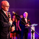 29.4.2016 Kielce. Wręczono jubileuszowe Lary Świętokrzyskie. W kategorii „Człowiek Roku” triumfował profesor Stanisław Głuszek – dziekan Wydziału Lekarskiego i Nauk o Zdrowiu Uniwersytetu Jana Kochanowskiego w Kielcach / Wojciech Habdas / Radio Kielce