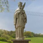 21.05.2016. Figura świętego Jana Niepomucena w Rzeczycy Mokrej