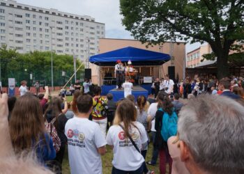 Ostrowiec. Piknik promujący szkolnictwo zawodowe (25 maja 2016 r) / Teresa Czajkowska / Radio Kielce